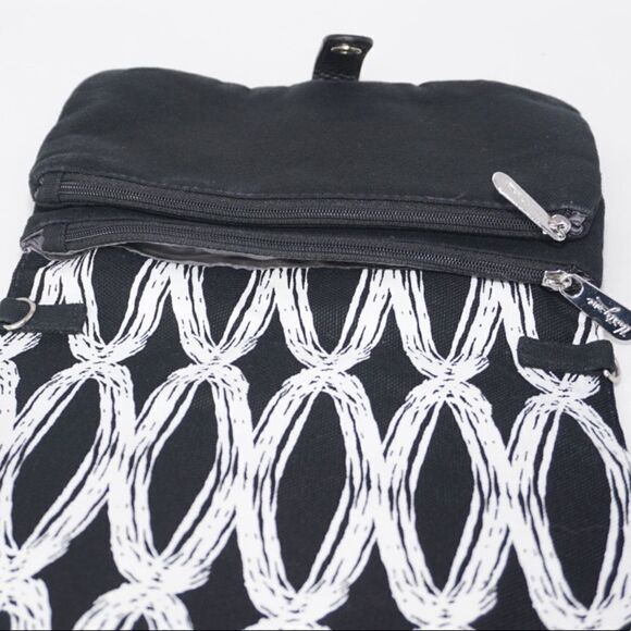 Thirty-one *BOGO FREE Sale* Black & White Patterned Wristlet - Picture 7 of 7